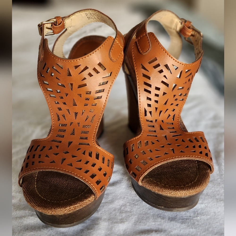 Wedge heels